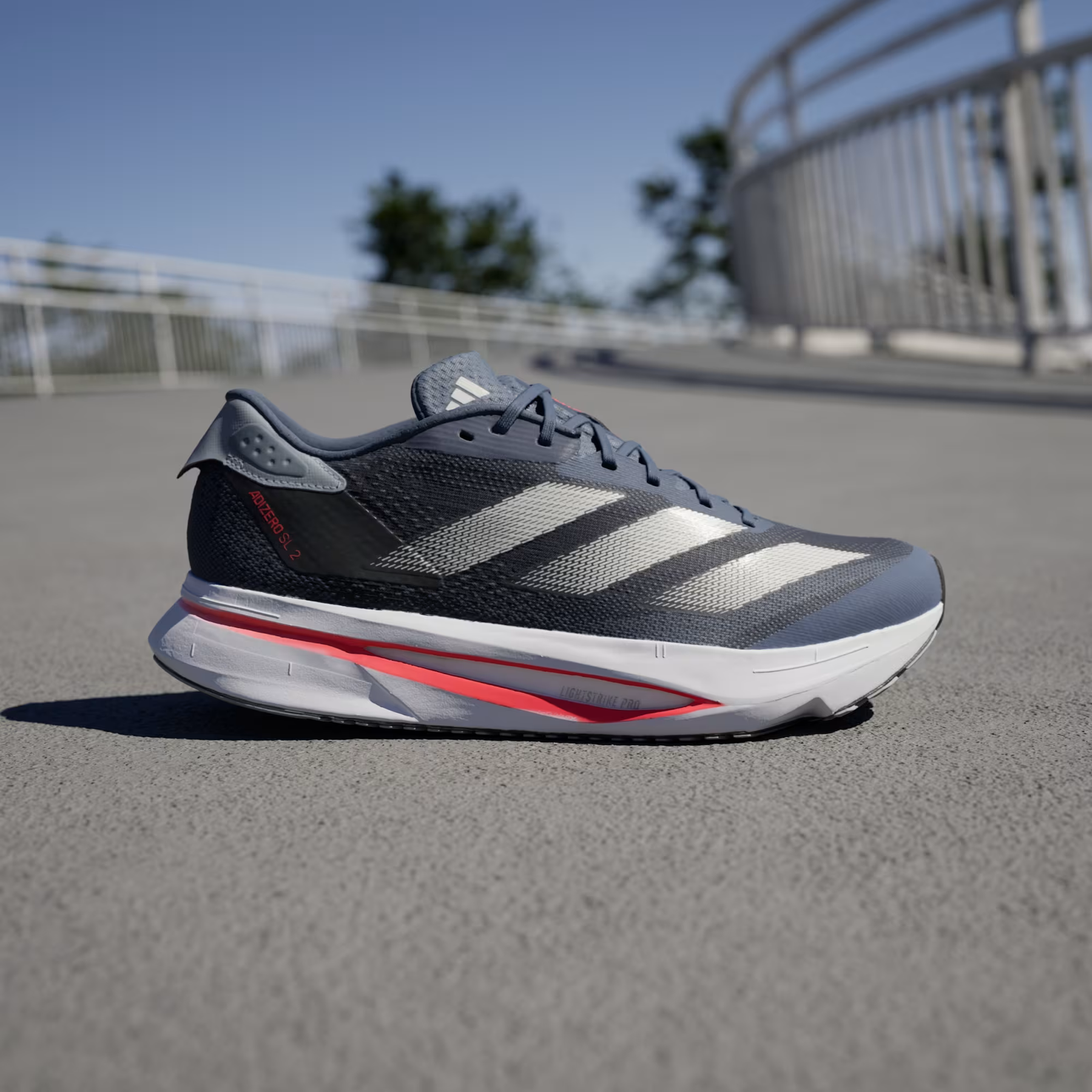 CORRIDA ADIZERO SL2 – METÁLICO Confortável
