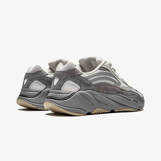 Yeezy Boost 700 V2 – Tephra Clássico